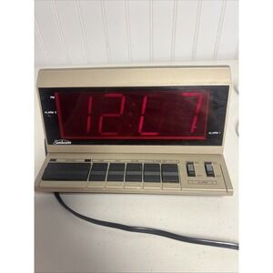 Sunbeam Digital LED Alarm Clock 887-35 model WE38
